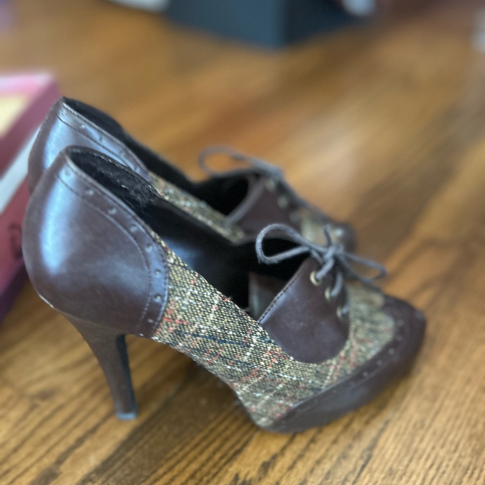 Qupid brown fabric heel shoes
